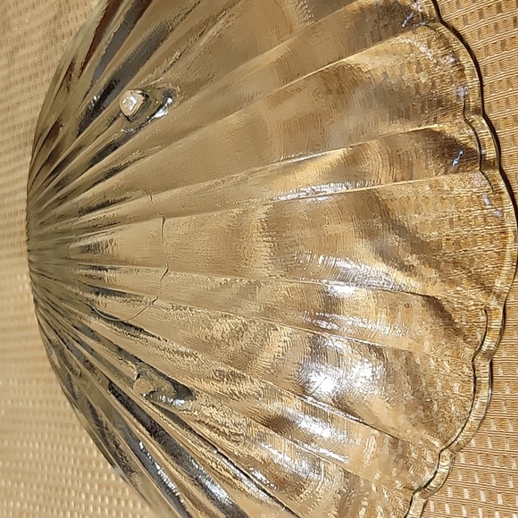 Seashell Shaped Clear Glass Bowl / Dish - Picture 3 of 8